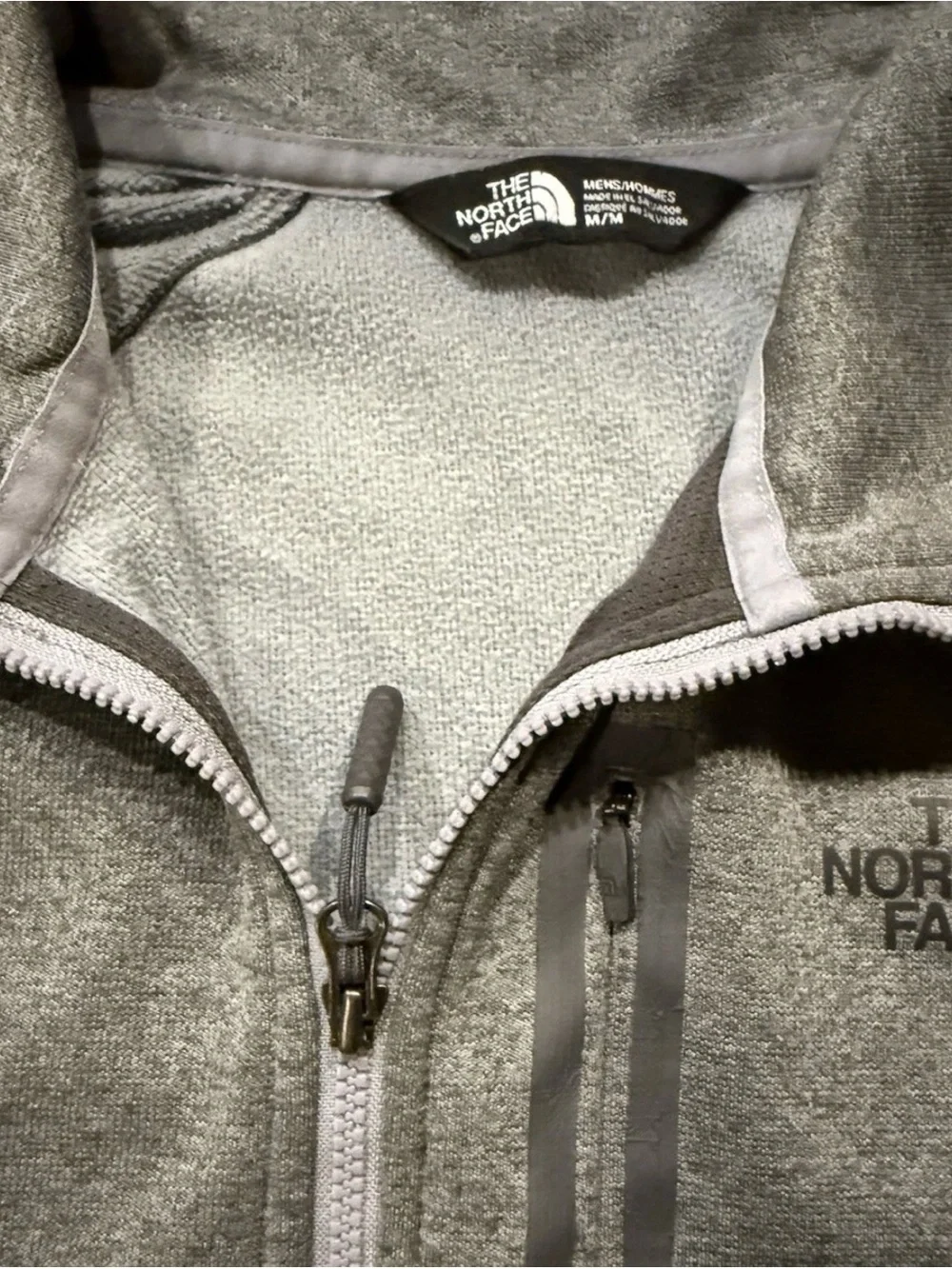 The North Face Men's Heather Gray Quarter-Zip Performance Pullover Medium.